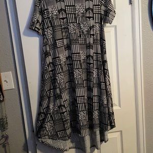 L Carly a LuLaRoe b/w print dress worn once
